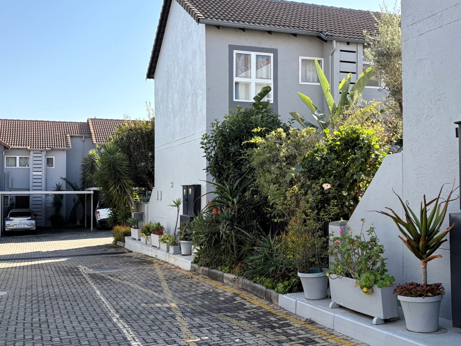 2 Bedroom Property for Sale in Magaliessig Gauteng