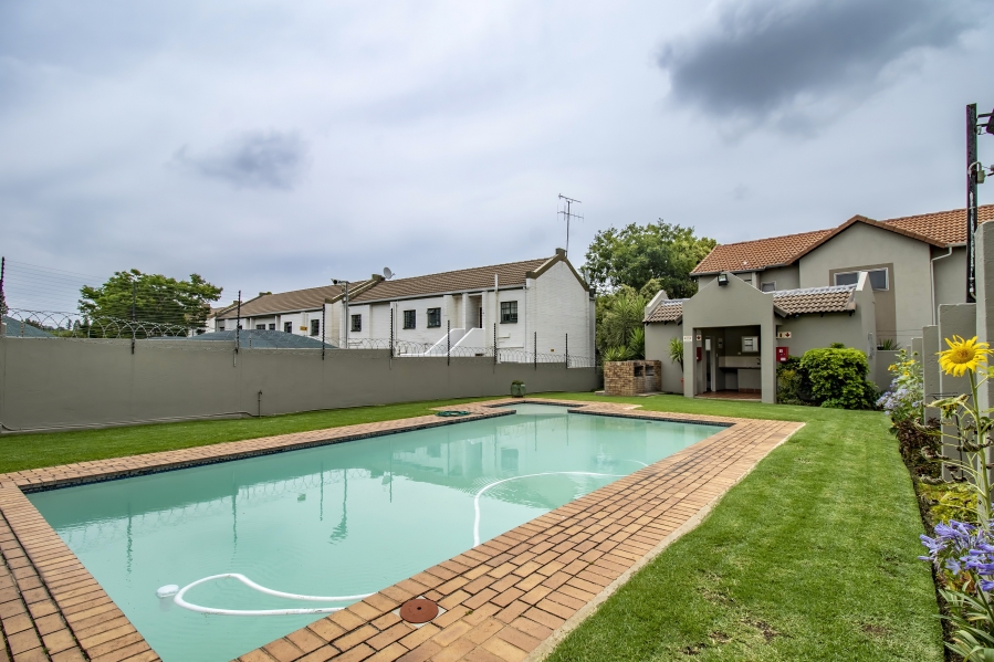 2 Bedroom Property for Sale in Magaliessig Gauteng