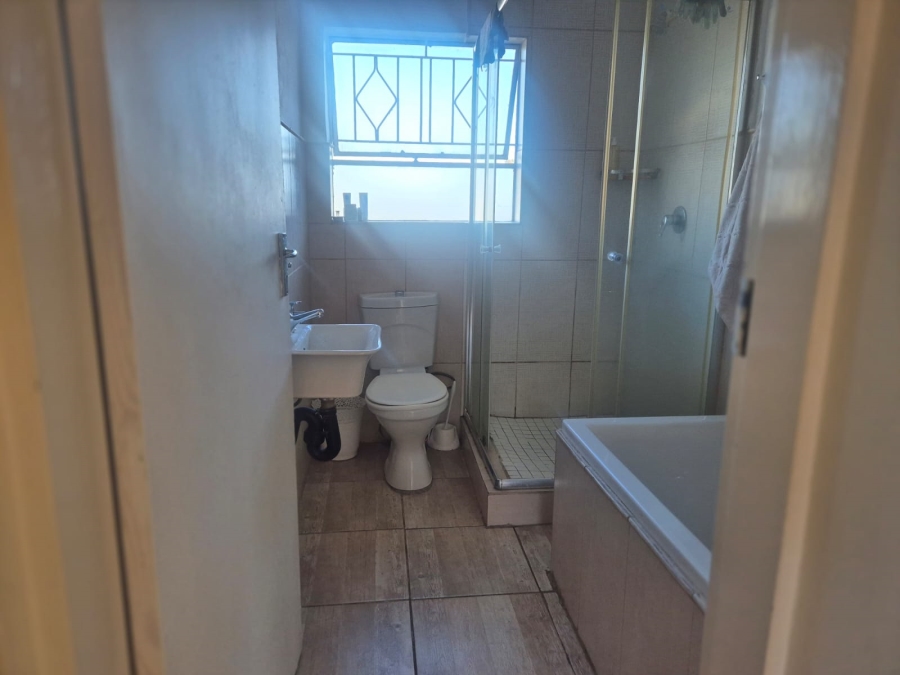 2 Bedroom Property for Sale in Buccleuch Gauteng