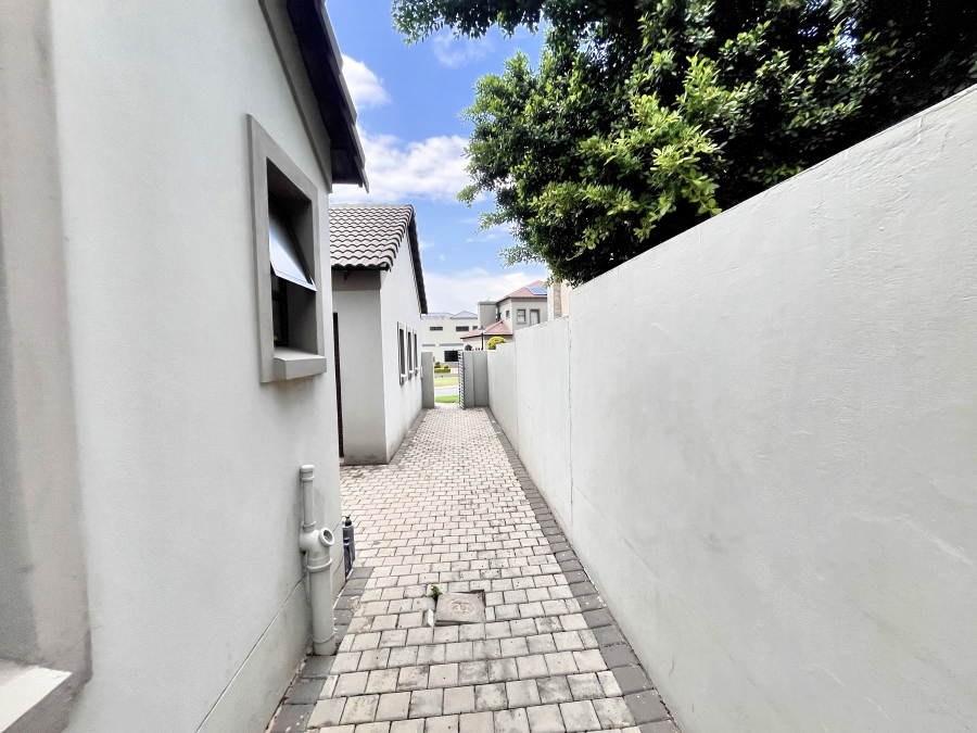 3 Bedroom Property for Sale in Blue Valley Golf Estate Gauteng