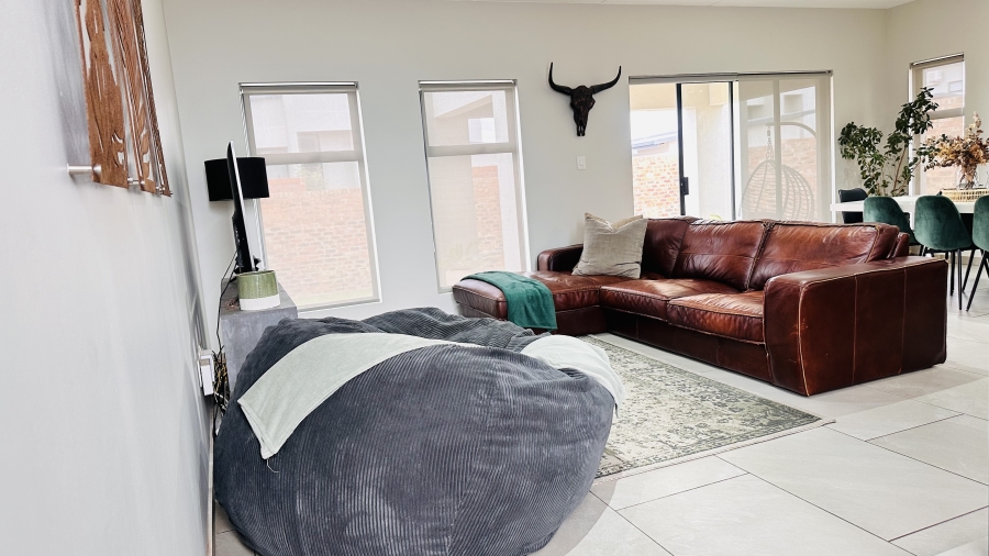 3 Bedroom Property for Sale in Crowthorne AH Gauteng