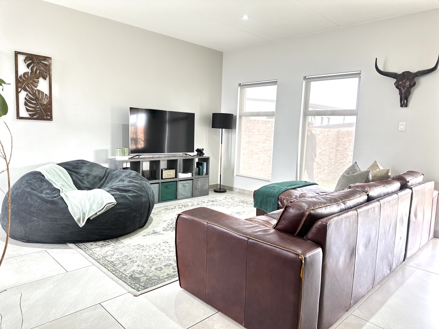 3 Bedroom Property for Sale in Crowthorne AH Gauteng