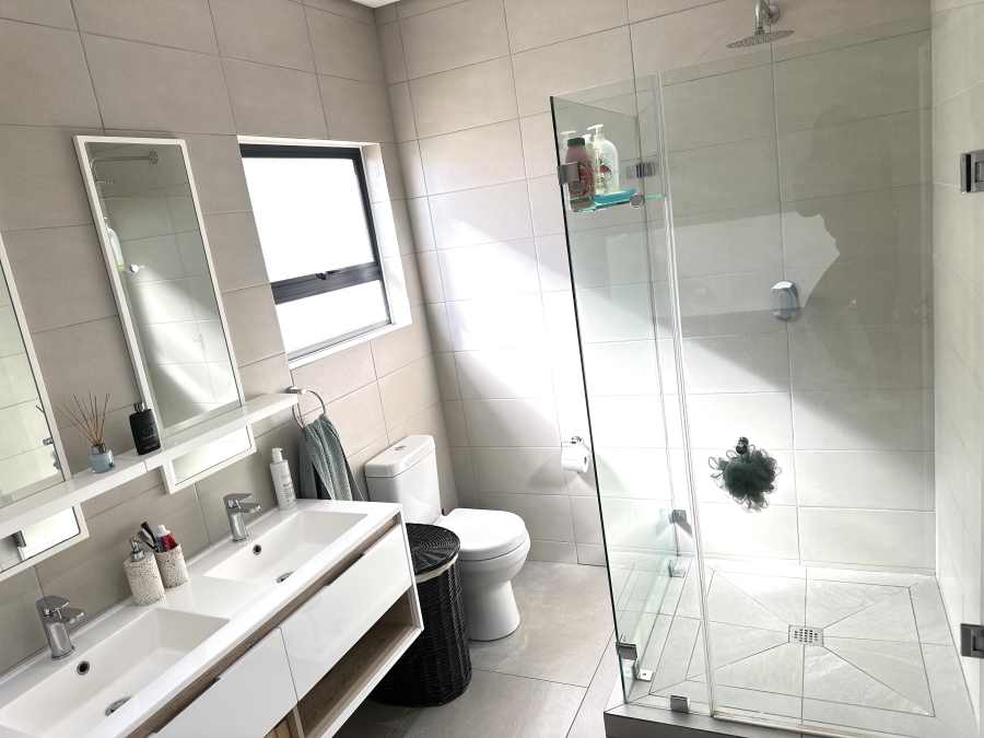 3 Bedroom Property for Sale in Crowthorne AH Gauteng