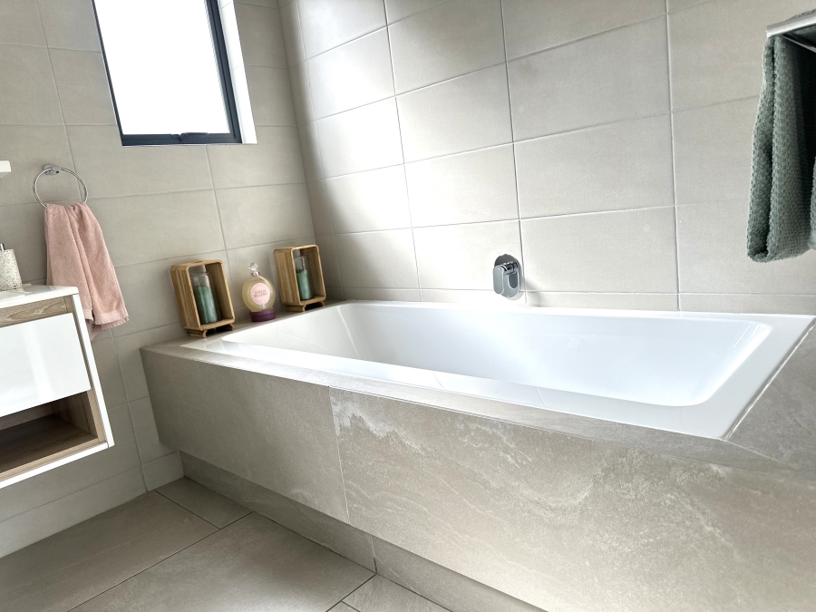3 Bedroom Property for Sale in Crowthorne AH Gauteng