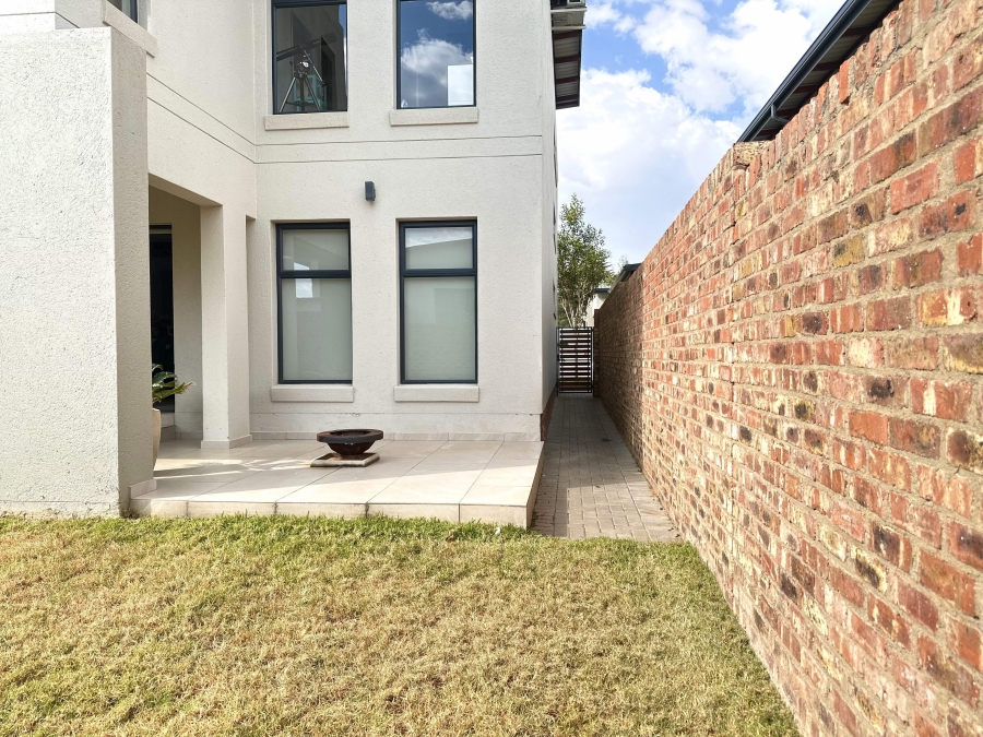 3 Bedroom Property for Sale in Crowthorne AH Gauteng