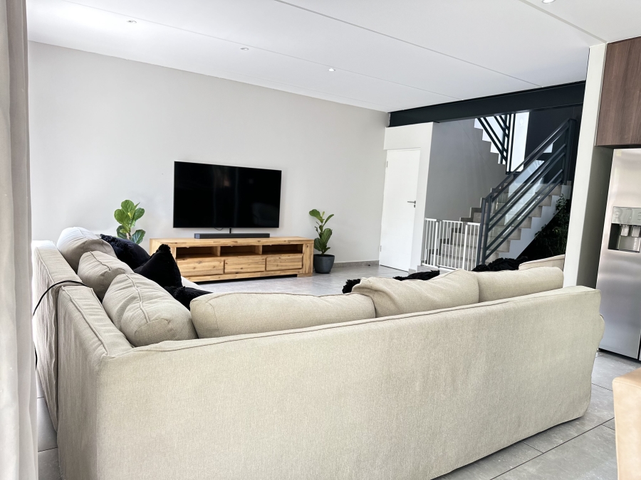 4 Bedroom Property for Sale in Crowthorne AH Gauteng