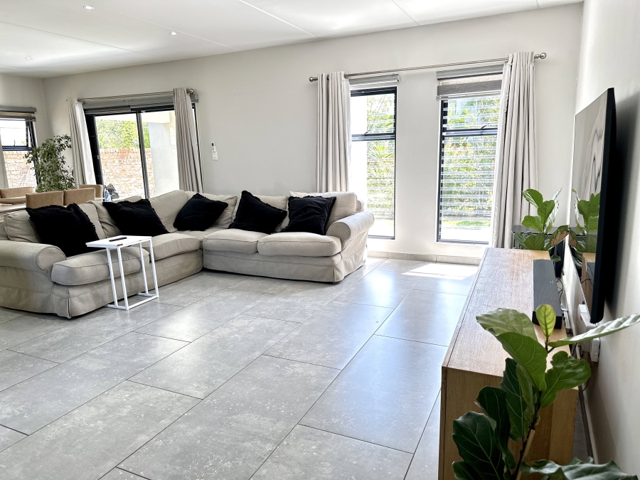 4 Bedroom Property for Sale in Crowthorne AH Gauteng