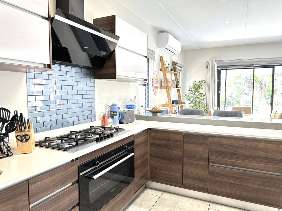 4 Bedroom Property for Sale in Crowthorne AH Gauteng