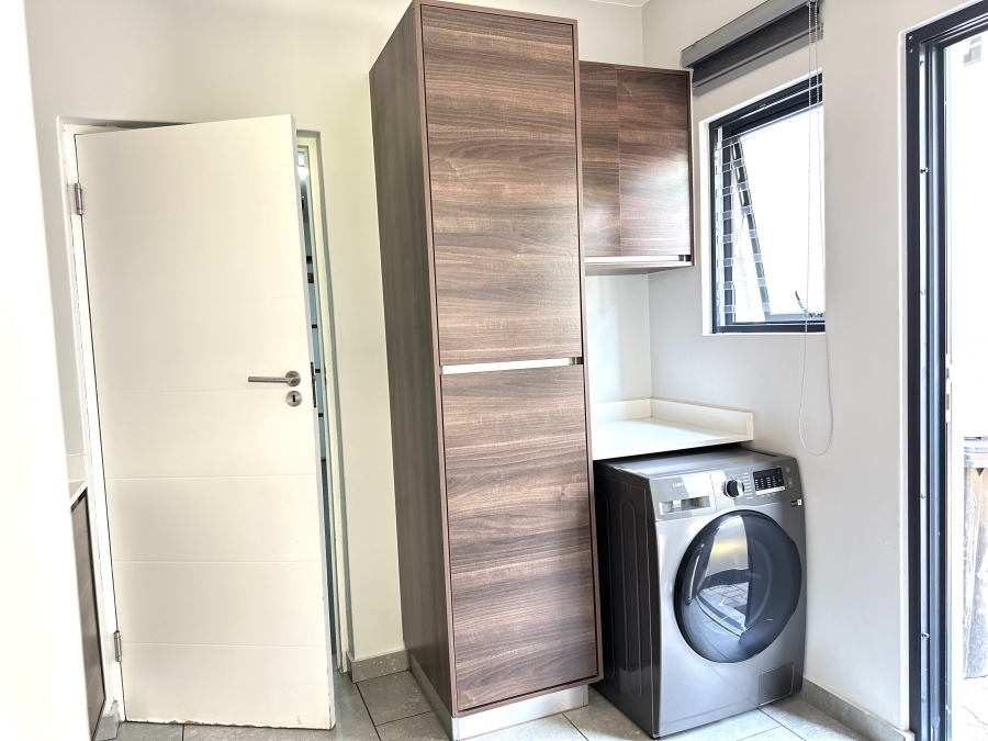 4 Bedroom Property for Sale in Crowthorne AH Gauteng