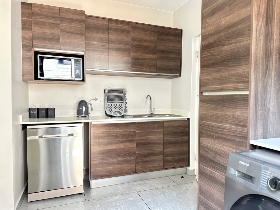4 Bedroom Property for Sale in Crowthorne AH Gauteng