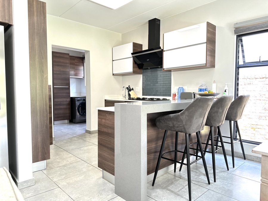 4 Bedroom Property for Sale in Crowthorne AH Gauteng