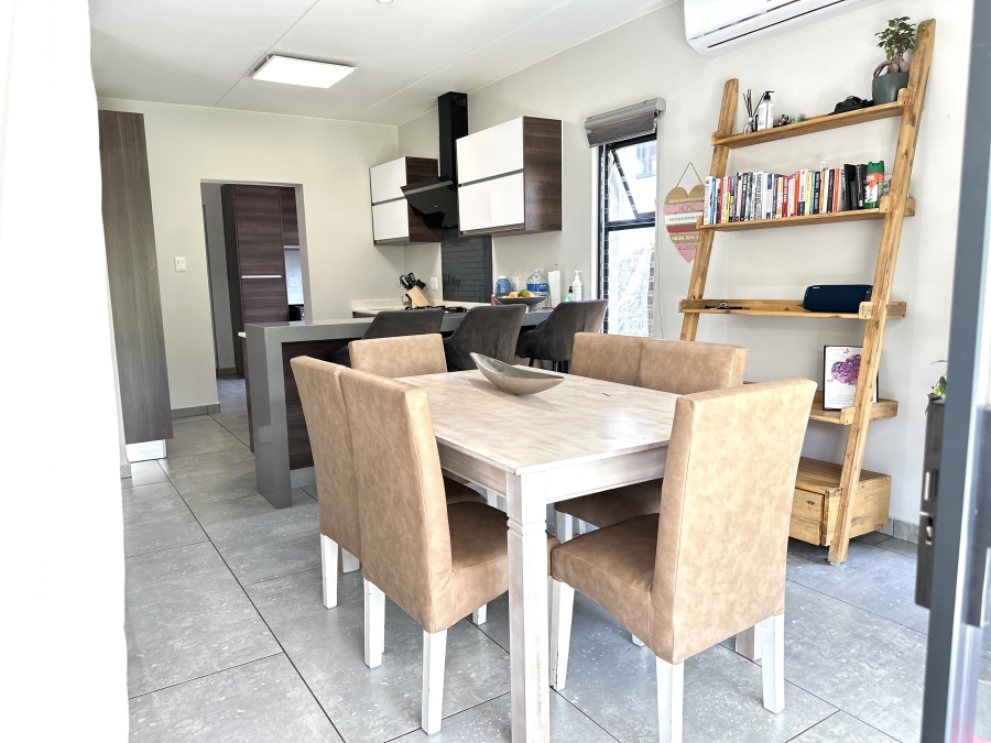 4 Bedroom Property for Sale in Crowthorne AH Gauteng