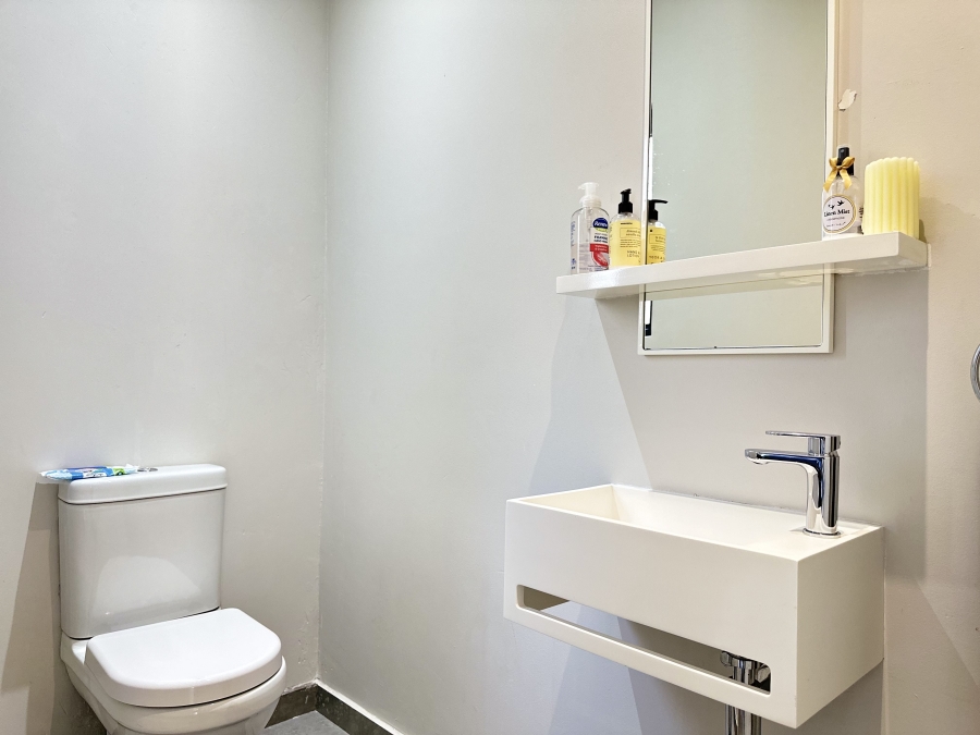 4 Bedroom Property for Sale in Crowthorne AH Gauteng