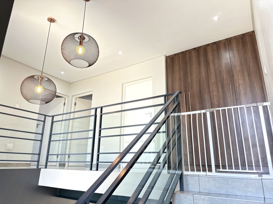 4 Bedroom Property for Sale in Crowthorne AH Gauteng
