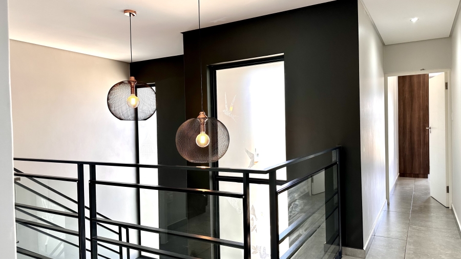 4 Bedroom Property for Sale in Crowthorne AH Gauteng