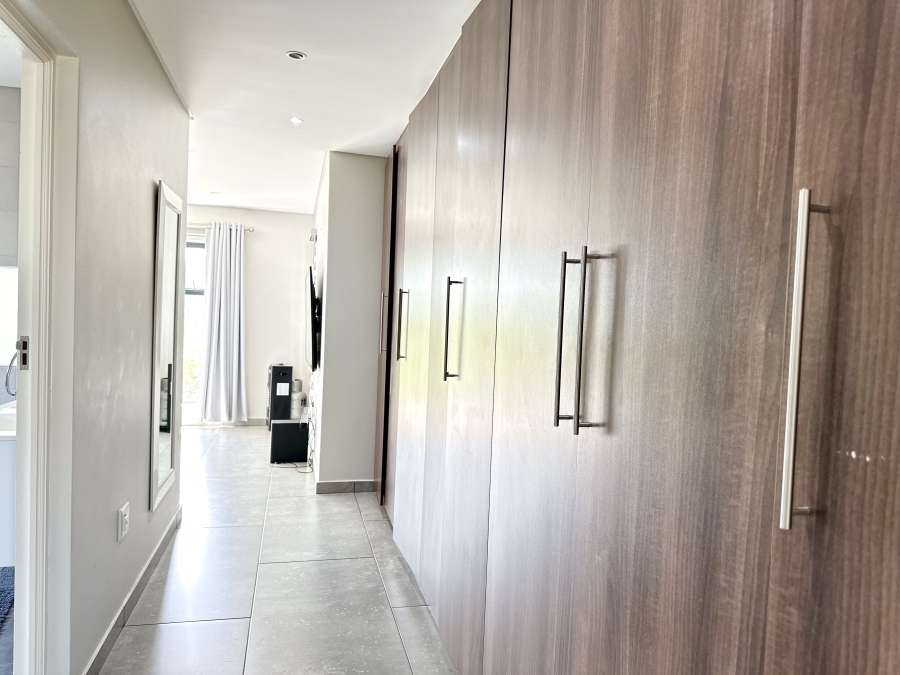 4 Bedroom Property for Sale in Crowthorne AH Gauteng