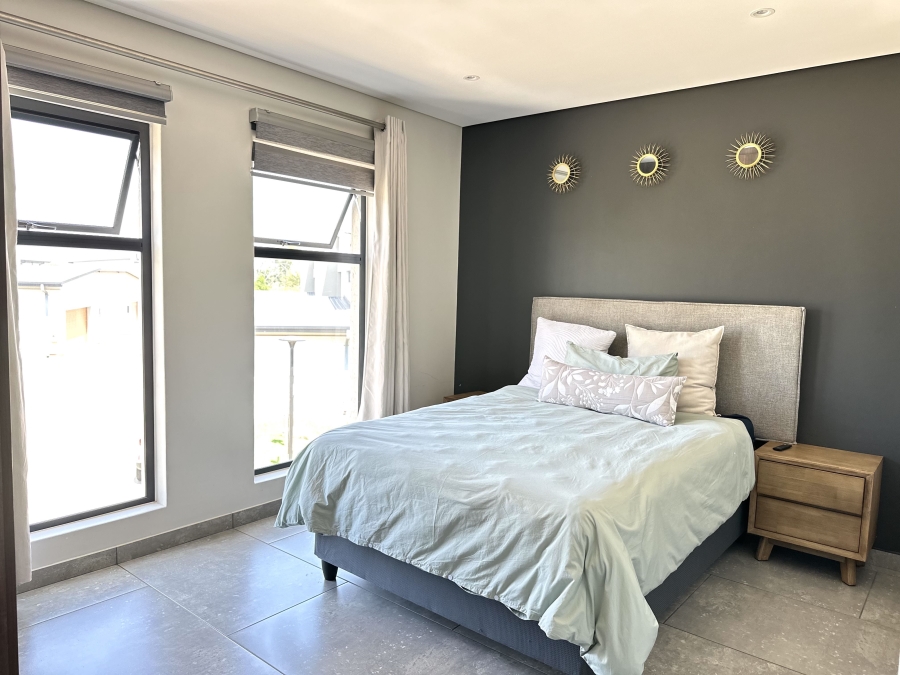 4 Bedroom Property for Sale in Crowthorne AH Gauteng