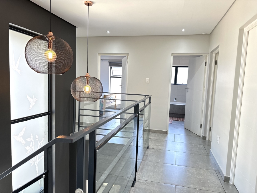 4 Bedroom Property for Sale in Crowthorne AH Gauteng