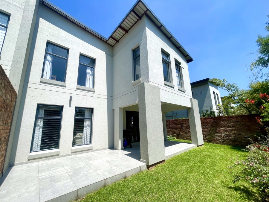 4 Bedroom Property for Sale in Crowthorne AH Gauteng