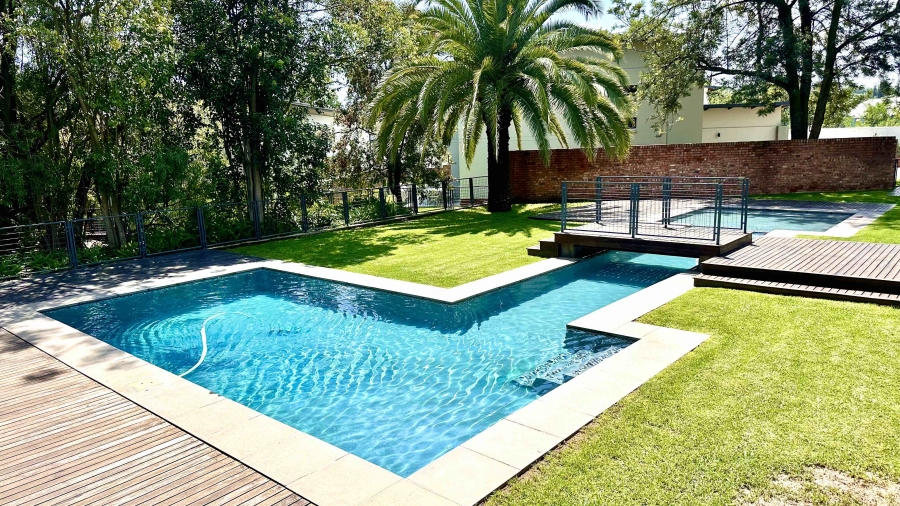 4 Bedroom Property for Sale in Crowthorne AH Gauteng
