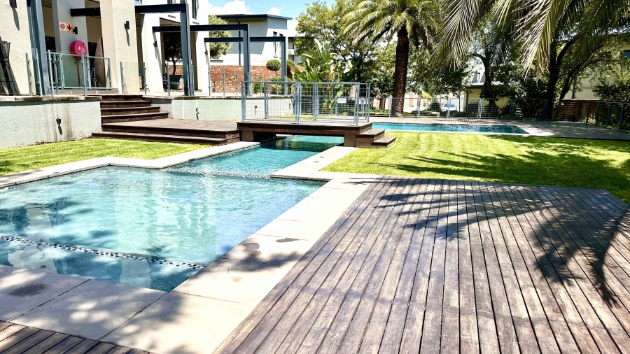 4 Bedroom Property for Sale in Crowthorne AH Gauteng