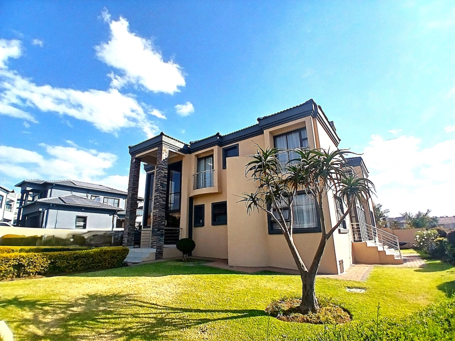 5 Bedroom Property for Sale in Blue Valley Golf Estate Gauteng