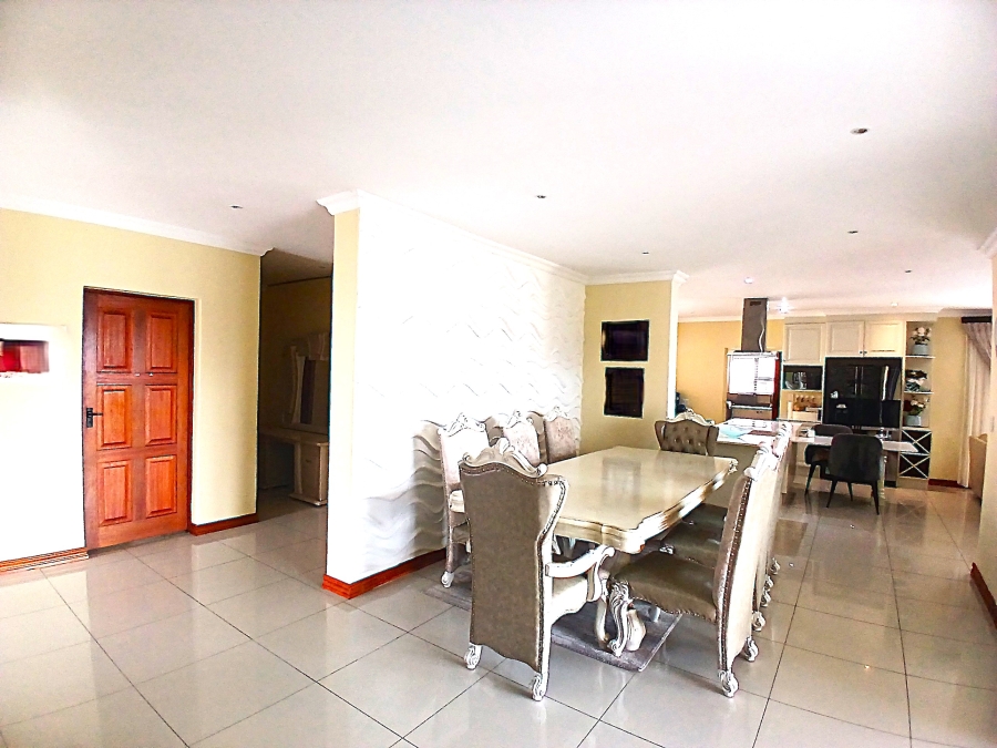 5 Bedroom Property for Sale in Blue Valley Golf Estate Gauteng