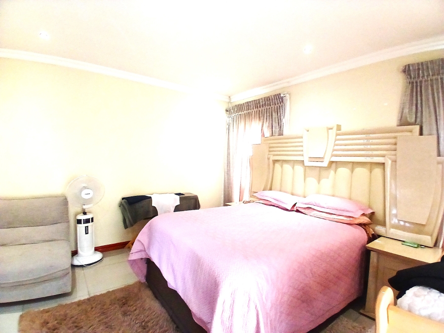 5 Bedroom Property for Sale in Blue Valley Golf Estate Gauteng
