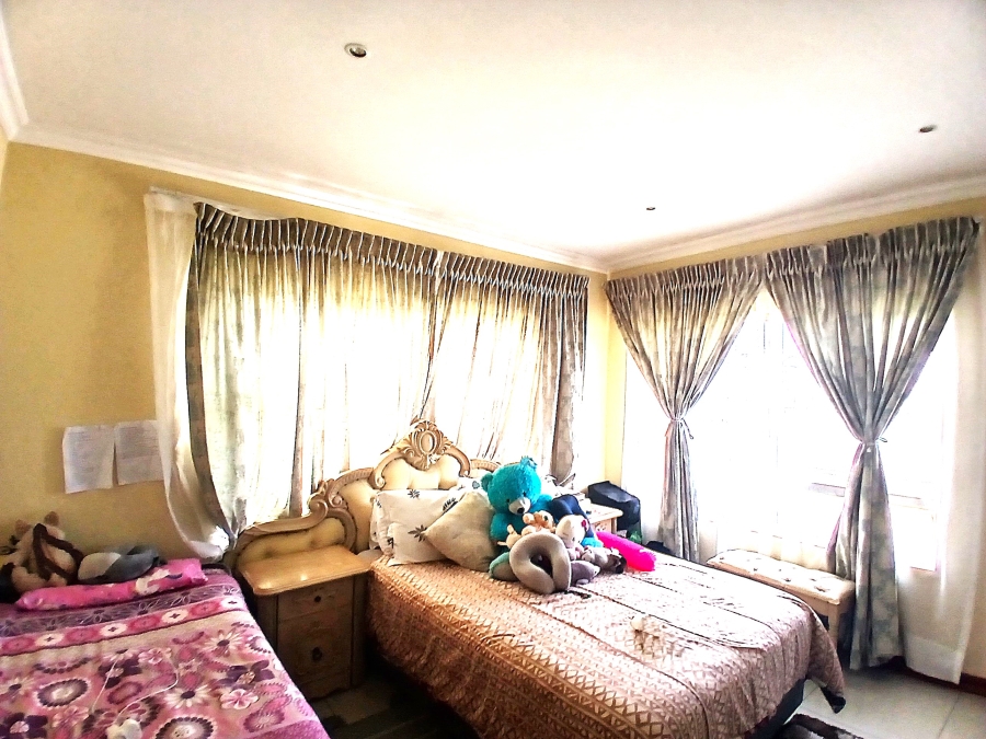 5 Bedroom Property for Sale in Blue Valley Golf Estate Gauteng