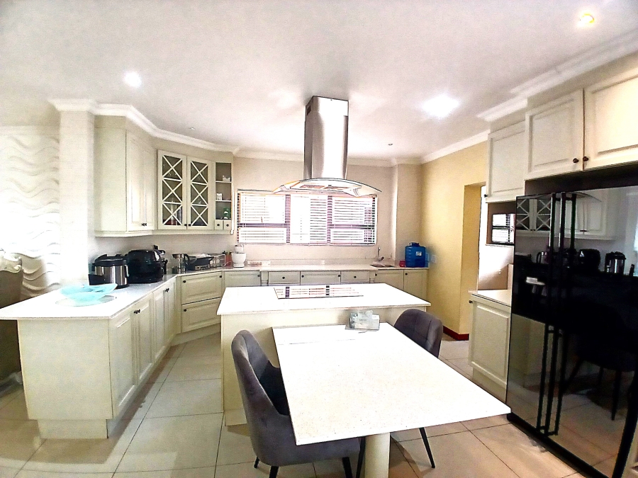 5 Bedroom Property for Sale in Blue Valley Golf Estate Gauteng