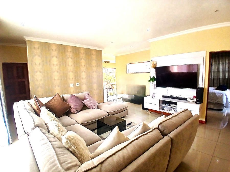 5 Bedroom Property for Sale in Blue Valley Golf Estate Gauteng