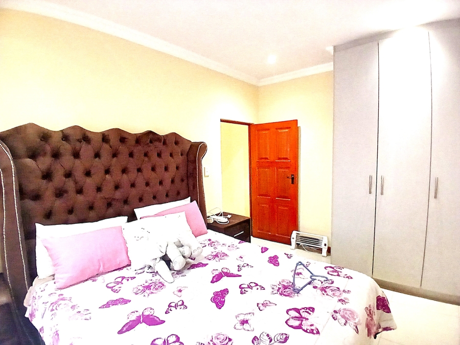 5 Bedroom Property for Sale in Blue Valley Golf Estate Gauteng