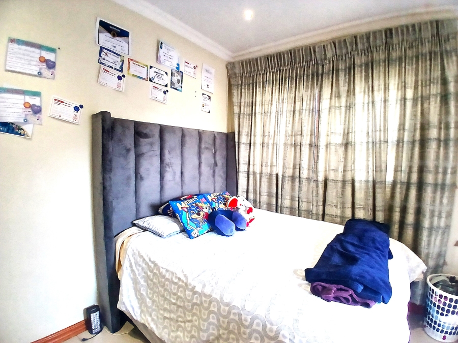 5 Bedroom Property for Sale in Blue Valley Golf Estate Gauteng