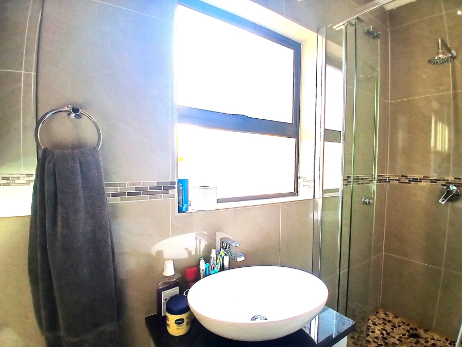 5 Bedroom Property for Sale in Blue Valley Golf Estate Gauteng