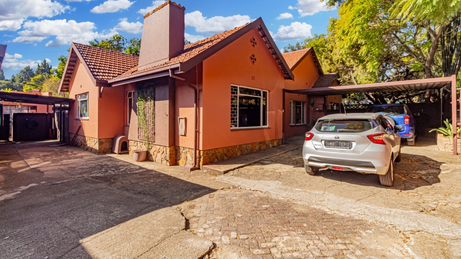 11 Bedroom Property for Sale in Fontainebleau Gauteng
