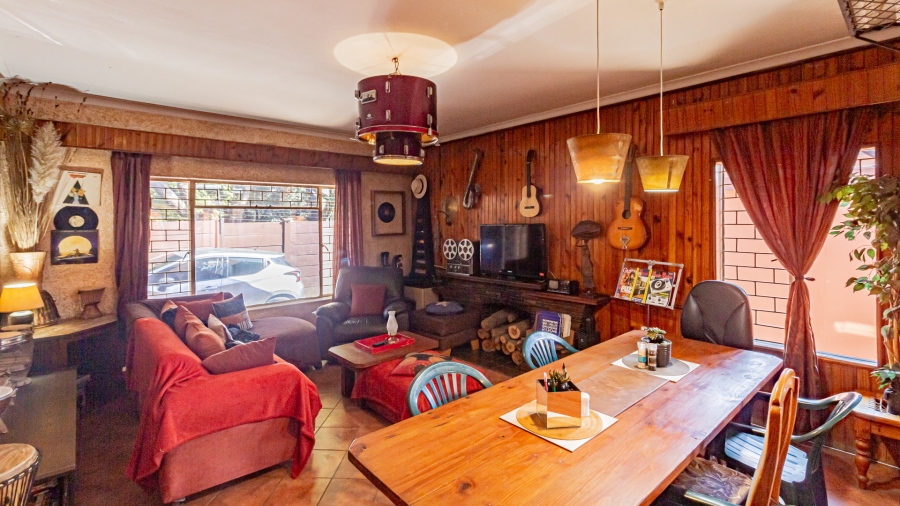11 Bedroom Property for Sale in Fontainebleau Gauteng