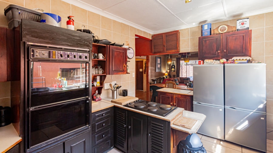 11 Bedroom Property for Sale in Fontainebleau Gauteng