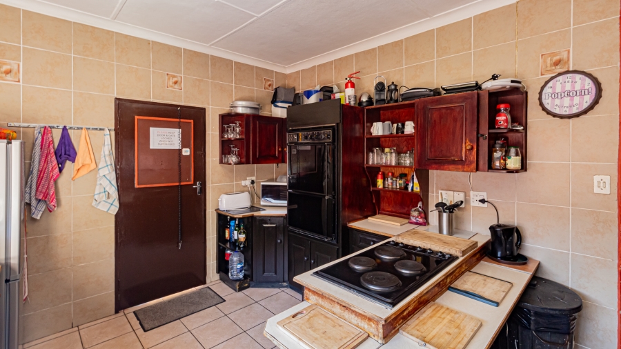 11 Bedroom Property for Sale in Fontainebleau Gauteng