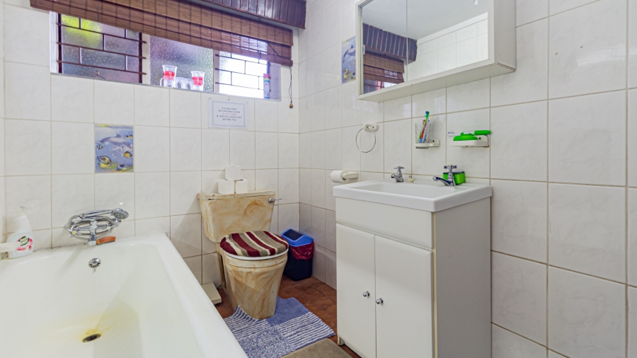 11 Bedroom Property for Sale in Fontainebleau Gauteng