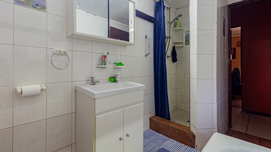 11 Bedroom Property for Sale in Fontainebleau Gauteng