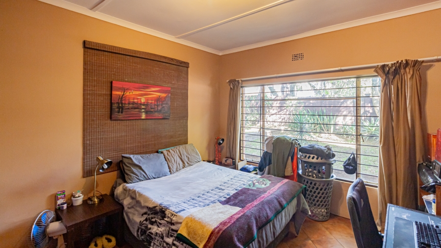 11 Bedroom Property for Sale in Fontainebleau Gauteng