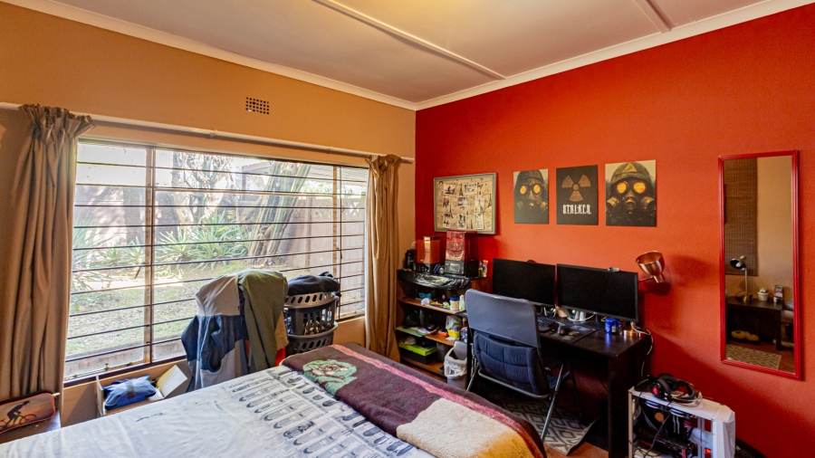 11 Bedroom Property for Sale in Fontainebleau Gauteng