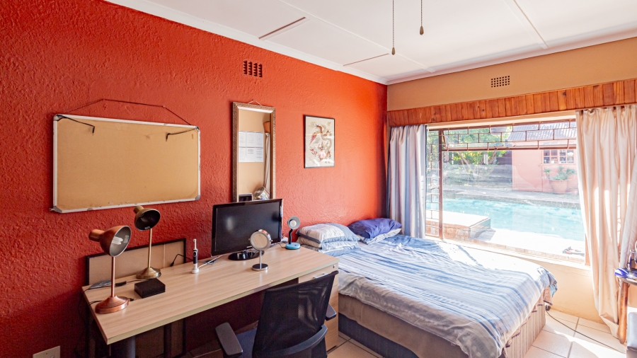 11 Bedroom Property for Sale in Fontainebleau Gauteng