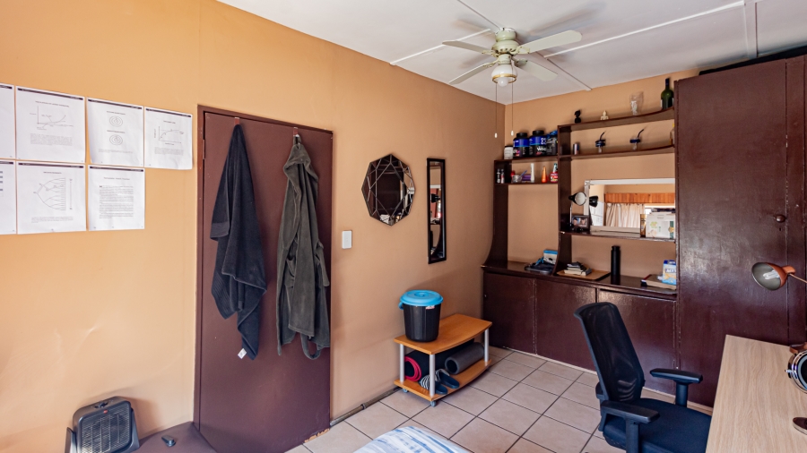 11 Bedroom Property for Sale in Fontainebleau Gauteng