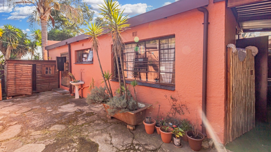 11 Bedroom Property for Sale in Fontainebleau Gauteng