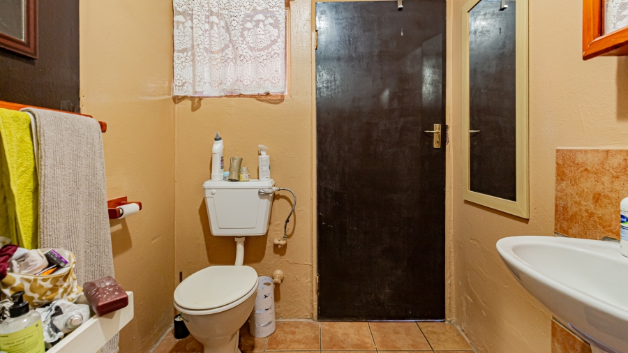 11 Bedroom Property for Sale in Fontainebleau Gauteng