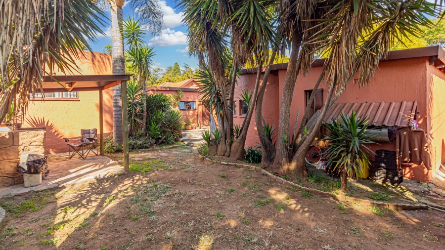 11 Bedroom Property for Sale in Fontainebleau Gauteng