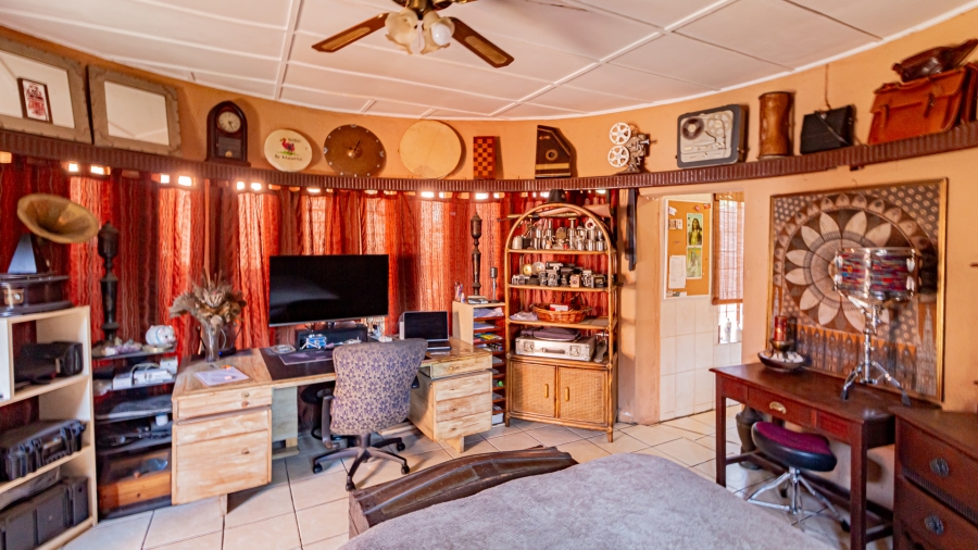 11 Bedroom Property for Sale in Fontainebleau Gauteng