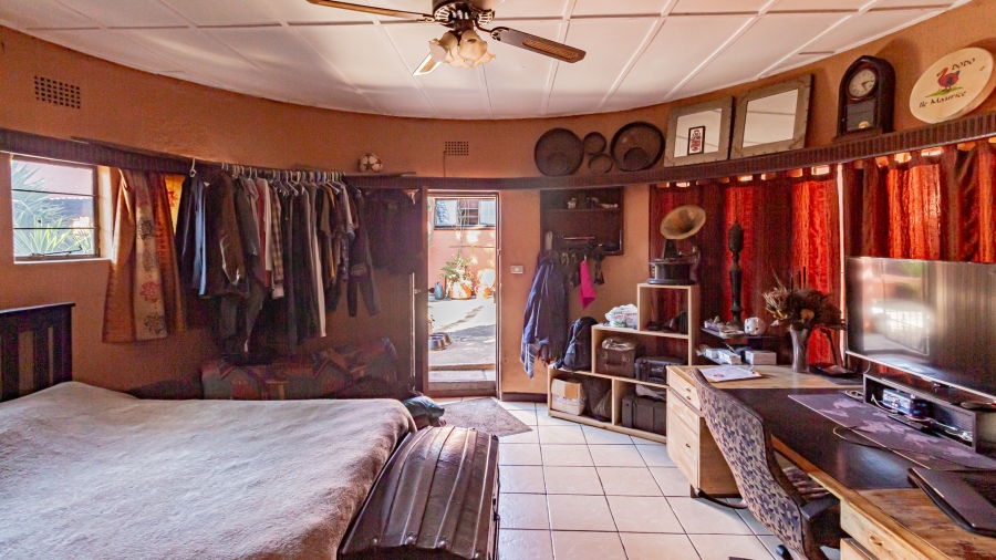 11 Bedroom Property for Sale in Fontainebleau Gauteng