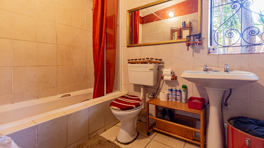 11 Bedroom Property for Sale in Fontainebleau Gauteng